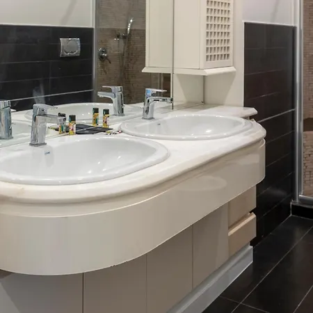 Crystal & Esmeralda Апартаменты