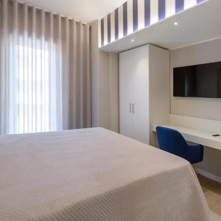 Crystal & Esmeralda Sorrento