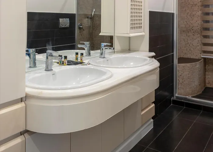 Crystal & Esmeralda アパート